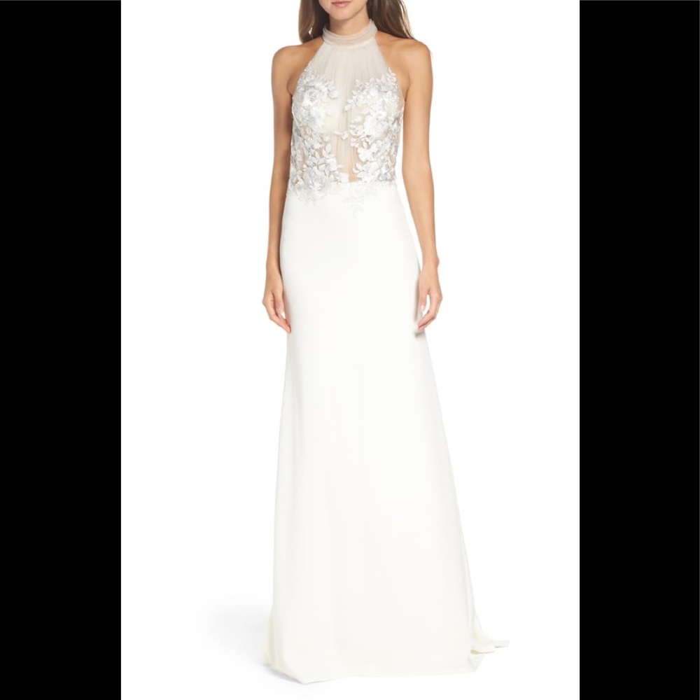 Tadashi shoji dianna embroidered trumpet gown